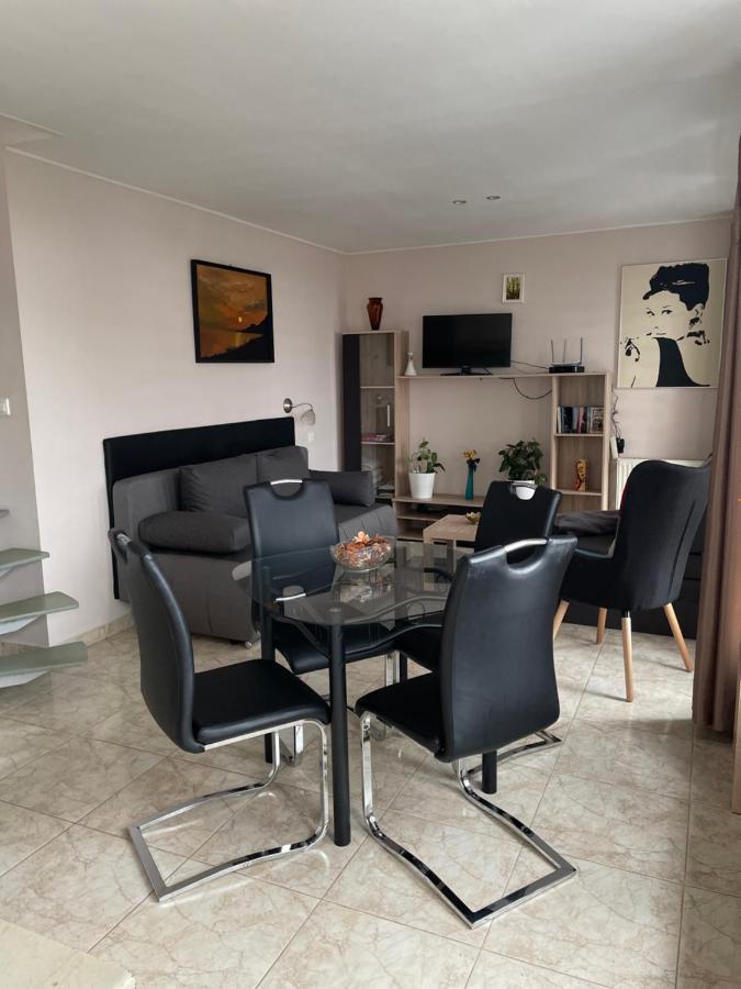 Nyil Apartman Wellnes เดเบรตเซน ภายนอก รูปภาพ