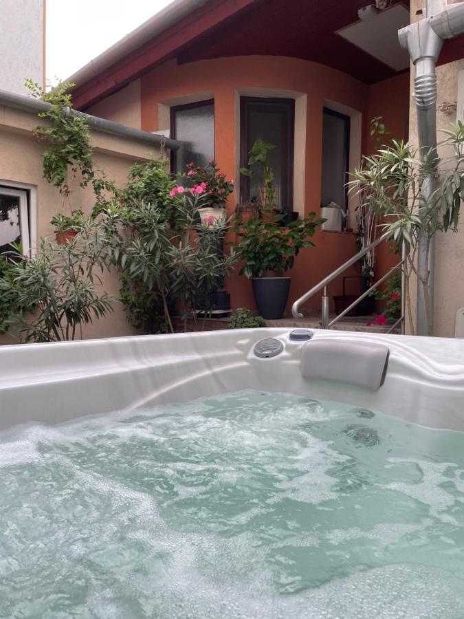 Nyil Apartman Wellnes เดเบรตเซน ภายนอก รูปภาพ